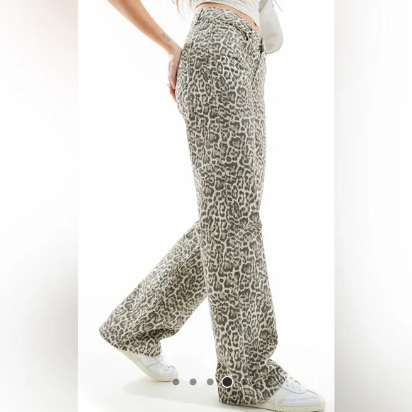 Stradivarius High Rise Cream and Brown Jeans - Picture 7 of 7